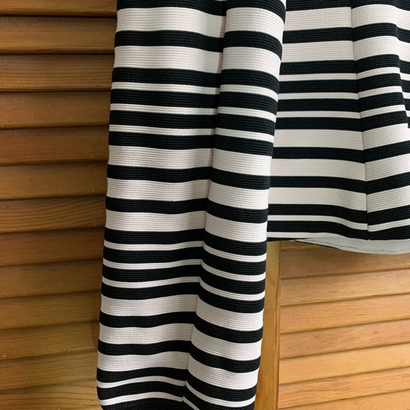 Nanette Lenore Women’s Black Striped Long Sleeve Notch Lapel Blazer Sz. 8 NWOT - Picture 7 of 9